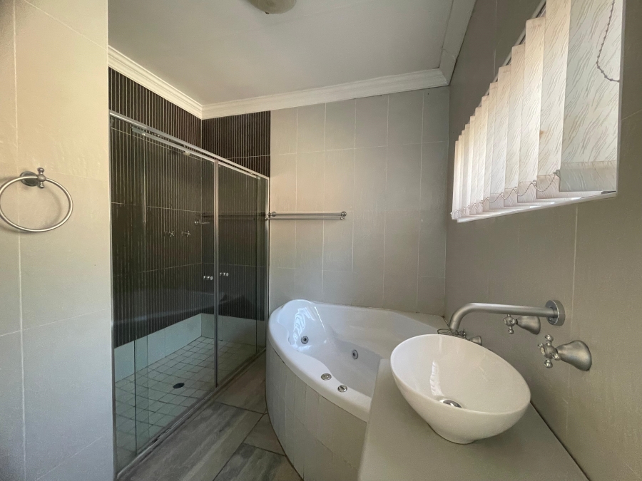 6 Bedroom Property for Sale in Ifafi North West